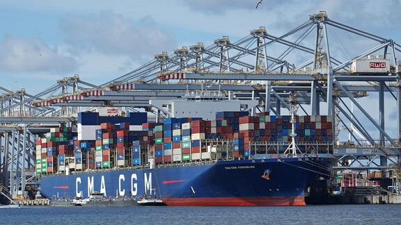 CMA CGM RWG Terminal foto Kees Torn