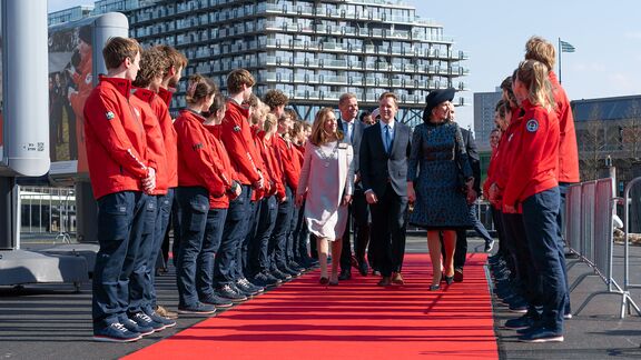 Aankomst Koningin Maxima en burgermeester van Rotterdam Carola Schouten
