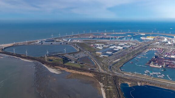 Luchtfoto Maasvlakte 2