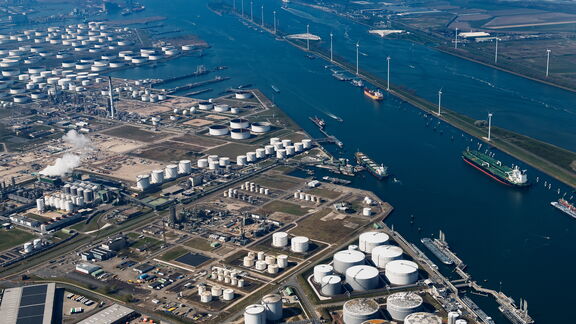 De Global Energy Storage terminal in Europoort