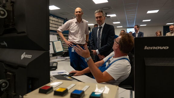 Minister-president Schoof op bezoek in de haven van Rotterdam