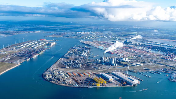 Luchtfoto Maasvlakte SIF nieuwe waterweg