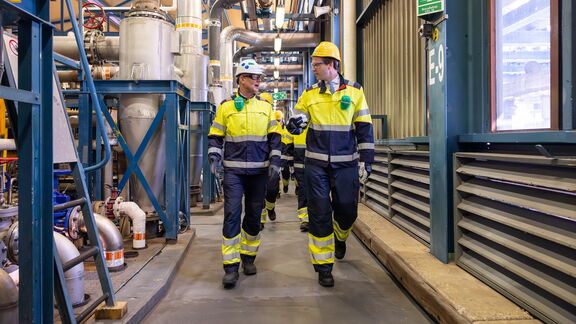 Minister Karremans van Economische Zaken tijdens een werkbezoek aan Nobian