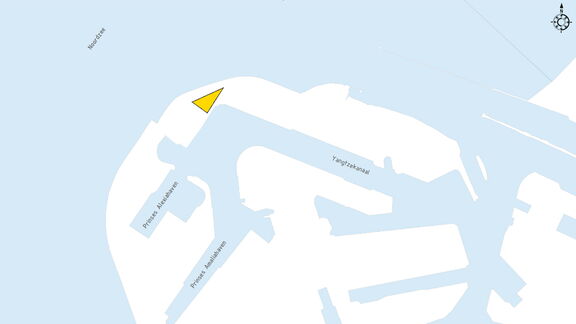 A simplified map showing a section of a port area with waterways labeled “Noordzee,” “Yangtzekanaal,” and “Prinses Amaliahaven.” A yellow triangular marker is placed near the edge of the water, indicating a specific location. The map includes a compass rose in the top-right corner for orientation.