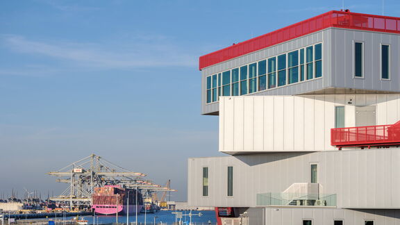 <meta charset="utf-8">Portlantis gefotografeerd door Ossip van Duivenbode