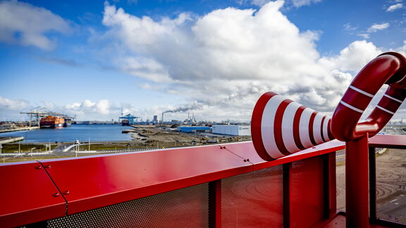 De rooftop van Portlantis met uitzicht op de Prinses Amaliahaven © Robin Utrecht