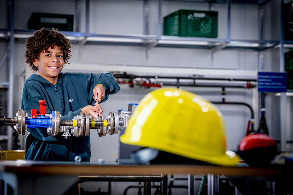 Boy in the Portlantis Lab © Robin Utrecht