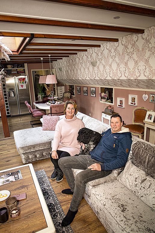 Adrie en Carola Visser in hun woonschip