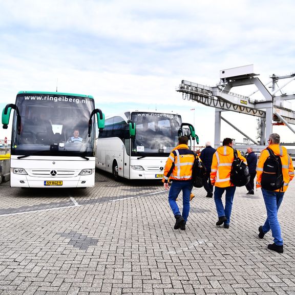 Woon-werk verkeer in de haven