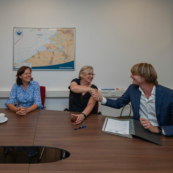 Ondertekening samenwerking Havenbedrijf Antwerpen-Brugge