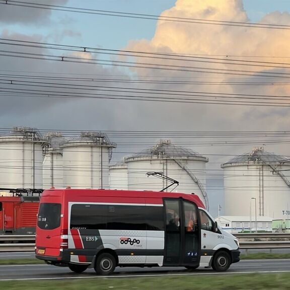 Maasvlaktehopper op de A15 richting Brielle