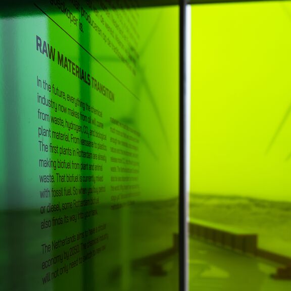 Doorkijk bij een gekleurde display in Portlantis