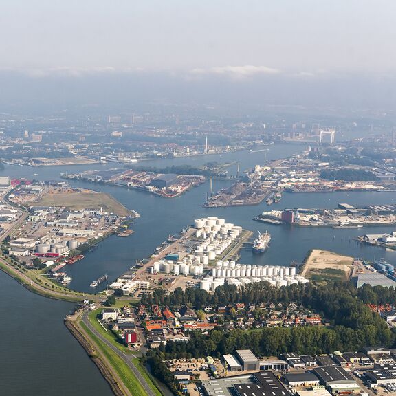 Luchtfoto Zeehavens Dordrecht Merwehavens
