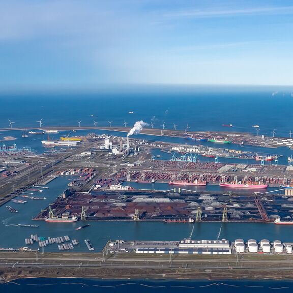 Maasvlakte gezien vanaf het land