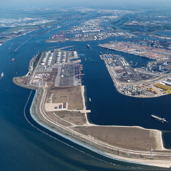 Maasvlakte en de Slag bij Maasmond gezien vanuit de lucht