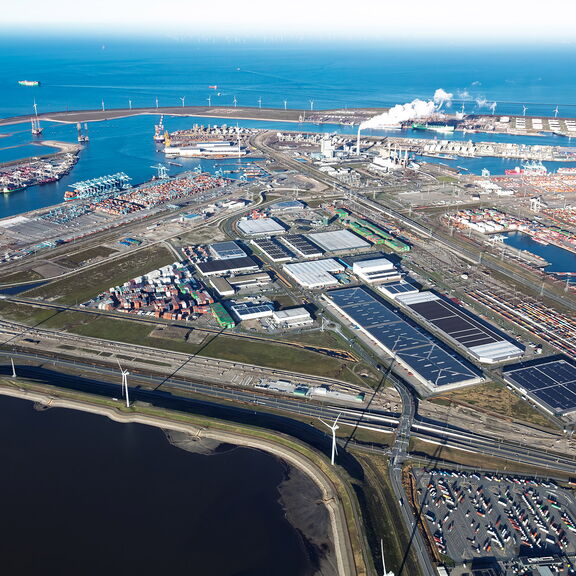 Luchtfoto van de Maasvlakte
