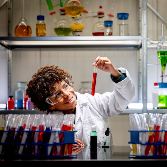 Jongen in het lab Porlantis