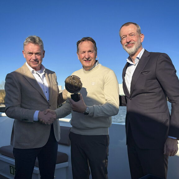 (Rijks)Havenmeester René de Vries, Jan Janse (afscheidnemend districtschef Zeehavenpolitie en Boudewijn Siemons (CEO Havenbedrijf Rotterdam). Foto: Havenbedrijf Rotterdam